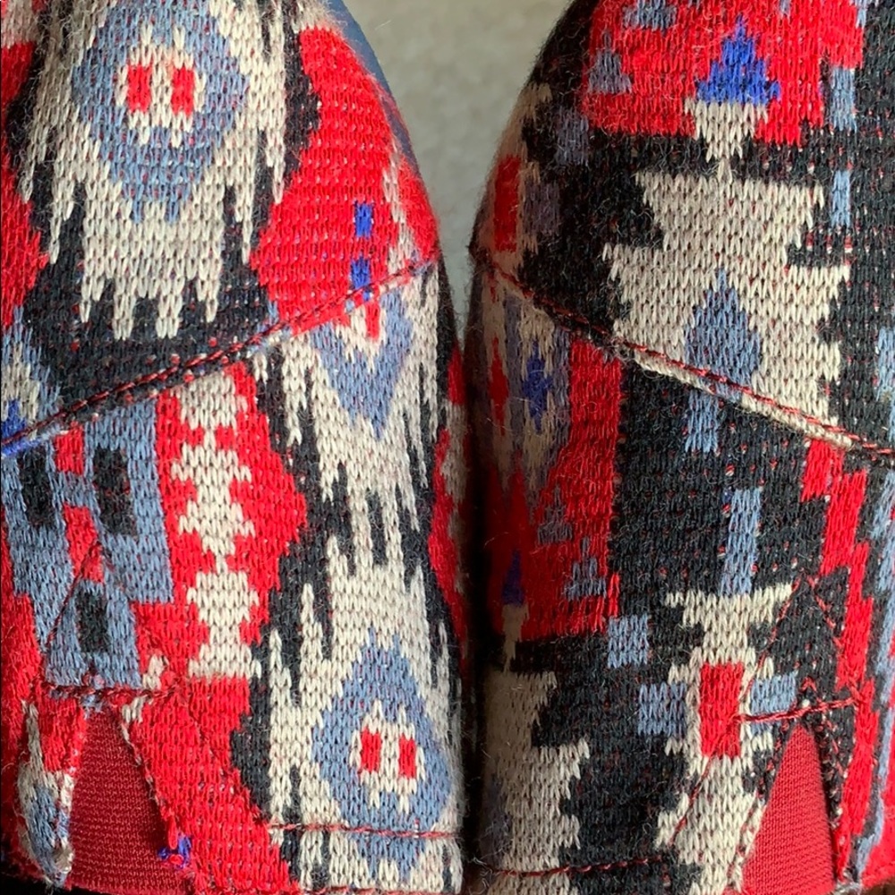 Toms